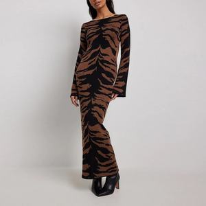 Robe longue décontractée pour femme, imprimé léopard, silhouette moulante, en maille épaisse, idéale pour l'automne et l'hiver - Product Image 1