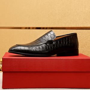 Mocasines de Alta Calidad, Cuero Vacuno con Patrón de Cocodrilo Repujado, Punta Cuadrada, Forma de Zapato Afilada, Cuero Genuino Transpirable, Ferragamos - Product Image 4