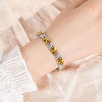 Bracelet Unisexe Élégant en Zircon Cubique Géométrique avec Breloque en Fer, Accessoire de Mode de Luxe pour le Quotidien, Cadeau Idéal, Vente en Gros