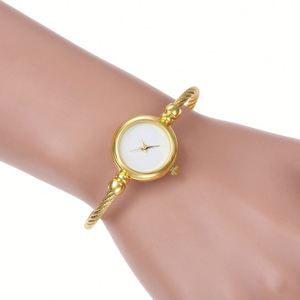Reloj de Pulsera Redondo de Lujo para Mujer, Brazalete Decorativo de Moda para Regalo - Product Image 4