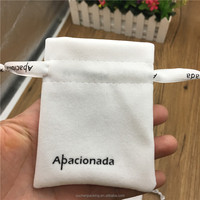 Pochette à bijoux à cordon en velours blanc à la mode pour bagues et boucles d'oreilles ruban de soie imprimé petit sac à bijoux d'emballage de mariage