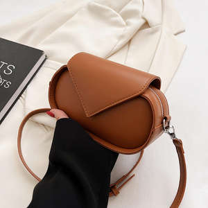 Bolso bandolera cuadrado retro de moda para mujer con cubierta de PU, cierre y forro de poliéster. - Product Image 1