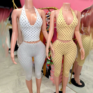 Ensemble tendance pour femmes, haut imprimé et leggings courts, ensemble 2 pièces, tenue décontractée pour femmes, ensemble 2 pièces à pois, vêtements pour femmes - Product Image 1
