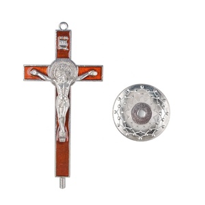 Crucifijo Católico de Estilo Vitral Multicolor con Jesús de Pie y Medalla Milagrosa para Decoración Religiosa - Product Image 6