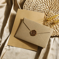 Enveloppe en Coton Gaufré Beige Sur Mesure, Luxe et Écoresponsable, pour Invitation de Mariage