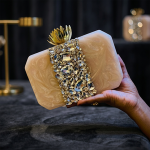 Bolso de Mano Rectangular Beige Ecológico de Resina Pintado a Mano con Acabado Brillante Efecto Mármol Ahumado y Adornos de Cristal para Fiesta de Mujer - Product Image 1