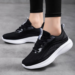 Haute qualité hommes femmes chaussures de course coupe basse Ultra-léger décontracté anti-dérapant semelle extérieure en caoutchouc livraison directe chaussures en gros - Product Image 1