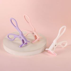 Recourbe-cils en plastique portable et intégré pour débutants, avec instructions, pour un recourbement durable et une forme fixe - Product Image 2