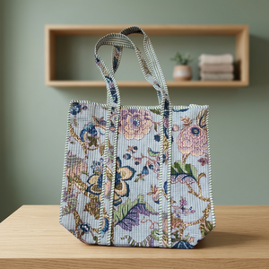 Grand sac fourre-tout de voyage en coton matelassé blanc avec bandoulière, sacs fourre-tout tendance pour femmes, sacs fourre-tout faits à la main pour femmes, imprimés de fleurs de la jungle - Product Image 1