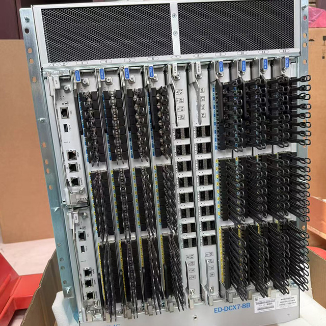 New ConnectrixED-DCX7-8B 48 Ports Base Chassis Network Switches 64Gb/s Enterprise Directors 31TB/S Switch Capacity