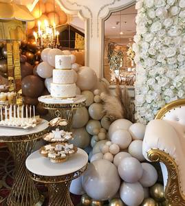 Ensemble <span class=keywords><strong>de</strong></span> support <span class=keywords><strong>de</strong></span> gâteau <span class=keywords><strong>de</strong></span> <span class=keywords><strong>mariage</strong></span> rond en or luxueux et magnifique, table <span class=keywords><strong>de</strong></span> présentation <span class=keywords><strong>de</strong></span> gâteau <span class=keywords><strong>de</strong></span> <span class=keywords><strong>mariage</strong></span> en acier inoxydable <span class=keywords><strong>pour</strong></span> les événements <span class=keywords><strong>de</strong></span> banquet, les fêtes - Product Image 3