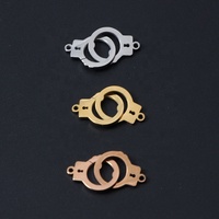 Nouveauté Pendentif menottes plaqué or 18 carats en acier inoxydable poli miroir, personnalisable avec gravure, pendentif double anneau croix
