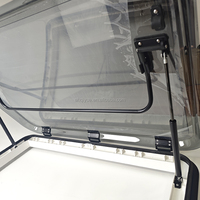Fenêtre de toit pour camping-car 960x650mm avec cadre blanc, ouverture par poussée vers le haut, cadre intérieur en ABS et éclairage LED
