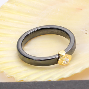 Bague en céramique et or 18 carats avec diamant rond taille brillant blanc et noir, bijou unisexe pour usage quotidien - Product Image 4
