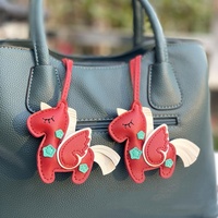 Nouveau design 2026 – Porte-clés licorne en cuir PU, pendentifs de sac, poupée mascotte cheval ailé, accessoires décoratifs en cuir