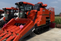 Moissonneuse-batteuse automotrice haute puissance Aihe avec transmission par engrenages et haute productivité pour le blé, le riz, le maïs