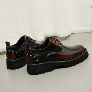 Sneakers en cuir décontractées rétro avec design bicolore, antidérapantes, légères et en cuir souple - Product Image 1