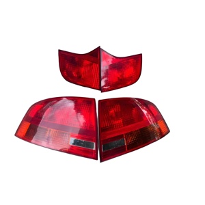 Audi <span class=keywords><strong>A4</strong></span> <span class=keywords><strong>B7</strong></span> <span class=keywords><strong>feux</strong></span> arrière à LED Animation de signal dynamique pour le frein d'arrêt arrière Inversion de la lentille rouge Accessoires de voiture <span class=keywords><strong>Feux</strong></span> d'état d'occasion - Product Image 5