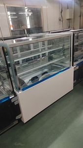 Vitrine réfrigérée commerciale pour gâteaux, desserts et pâtisseries, modèle personnalisé de haute qualité avec éclairage LED chaud - Product Image 3