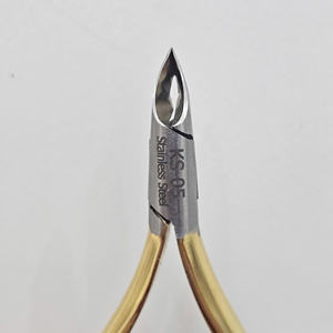 Pince à cuticules en acier inoxydable OEM, outil pour les ongles, coupe-cuticules professionnel et aiguisé pour la manucure, la pédicure et l'utilisation en salon - Product Image 4