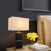 Lampe de table d'appoint de décoration de luxe pour chambre à coucher Design ferme lampe de table lanterne en métal rustique