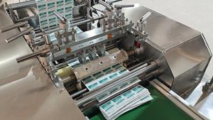 500-600 túi/phút 4 làn rượu chuẩn bị Pad rượu tăm bông đóng Gói máy làm Rượu y tế Pad máy đóng gói - Product Image 4