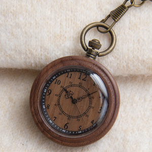 Nuovo Orologio da Tasca Rotondo Vintage in Legno con Catena in Legno Massiccio - Product Image 5