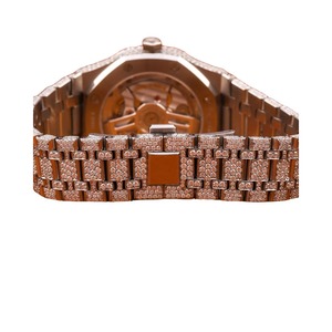 Reloj de lujo para mujer, caja de acero inoxidable, cierre oculto, resistente al agua, esfera negra romana, movimiento de cuarzo informal - Product Image 4
