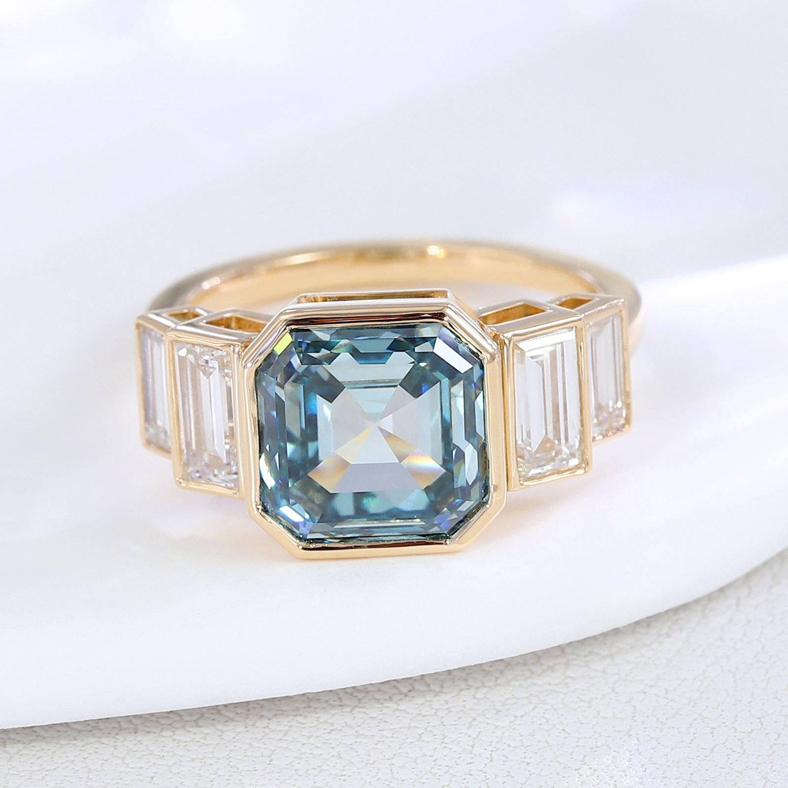 Bague en or massif 10K avec diamant de laboratoire