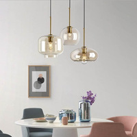 Suspension nordique moderne de luxe en aluminium à tête unique avec abat-jour en verre pour restaurants, cafés, bars, comptoirs et chevets