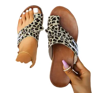 女式加大码脚趾狭缝设计鞋夏季女孩人字拖凉鞋沙滩女士平底凉鞋