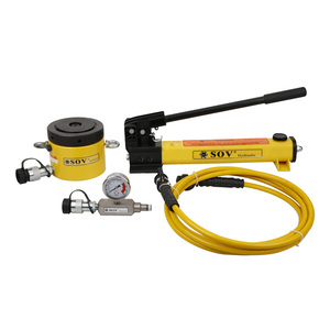Cylindre hydraulique à simple effet ENERPAC 520T à faible hauteur, 700 bars, avec écrou de blocage, modèle CLP-5002 - Product Image 1