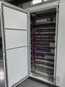 Control PLC para Línea de Producción Industrial en Interiores, IP54, con Certificación CE ISO 9001, Corriente de 63A, OEM ODM - Product Image 6