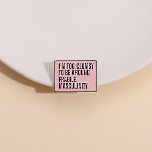 Progettato su misura sono troppo goffo essere Fragile mascolinità rosa cartone animato spilla in smalto morbido femminista spilla con risvolto Souvenir non minimo - Product Image 2