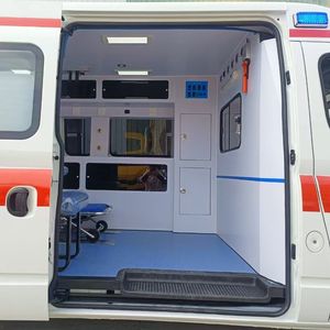 SAIC Maxus 4x4 <span class=keywords><strong>Ambulance</strong></span> Médicale avec Feux d'Avertissement LED, Véhicule d'Urgence Neuf ou d'Occasion pour <span class=keywords><strong>le</strong></span> Transport de Patients et les Secours Hospitaliers - Product Image 4