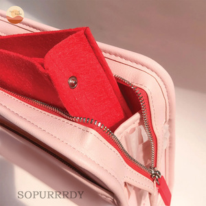 Pochette de beauté miniature personnalisée avec logo, en cuir chenille rose, étanche, avec fermeture éclair, trousse de toilette portable - Product Image 3