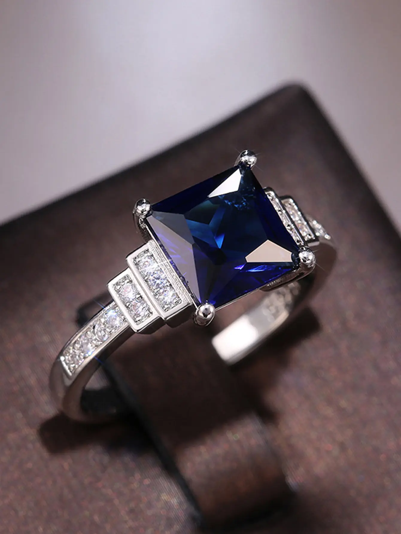 แฟชั่นแหวนชุบเงินผู้หญิงเครื่องประดับสีฟ้า Siz 6-10 จําลองแก้วแหวนเพชร claddagh