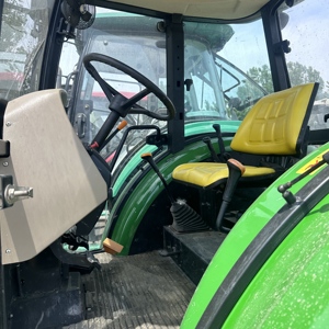Tractor de Ruedas <span class=keywords><strong>John</strong></span> 5E1004 de Segunda Mano, Alta Calidad, 99% Nuevo, Motor Diésel de 100 Caballos de Fuerza y 4 Cilindros, Eficiente en Consumo de Combustible - Product Image 5