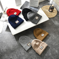 Gorro de punto acanalado con parche de etiqueta de diseñador, mezcla de lana, unisex, cálido, para otoño e invierno, cortavientos, informal, para exteriores, diario, liso.