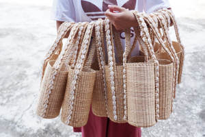 Porta Botellas de Vino Hecho a Mano con Jacinto de Agua y Conchas Naturales, Decorativo, Tejido, Estilo Boho Costero, Decoración para Mesa de Comedor - Product Image 3