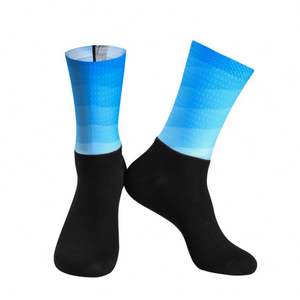 Nouveau <span class=keywords><strong>été</strong></span> Aero cyclisme Silicone couture sans couture dégradé <span class=keywords><strong>vélo</strong></span> de <span class=keywords><strong>route</strong></span> chaussettes de course - Product Image 4