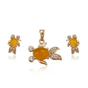 64135 Xuping jewelry fashion exquisite elegance small carp set diamond pendant earrings 18K gold two-piece set