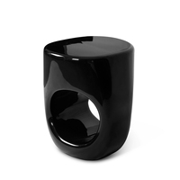Tabouret/Table d'appoint en résine sculpturale au design moderne, simple et confortable, avec finition brillante et couleurs personnalisables