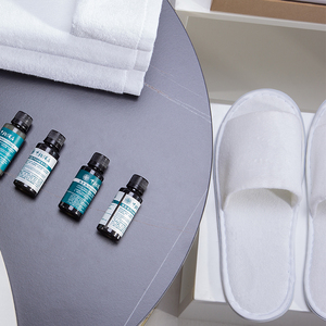 Suministros de hotel Guangzhou cosméticos desechables conjunto de comodidades orgánicas de viaje <span class=keywords><strong>y</strong></span> artículos de tocador dentales jabón <span class=keywords><strong>y</strong></span> <span class=keywords><strong>toalla</strong></span>, zapatillas - Product Image 1