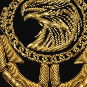 Badges de broderie faits à la main Nouveau style OEM Service Prix des badges brodés pour les nouvelles créations de logos - Product Image 1