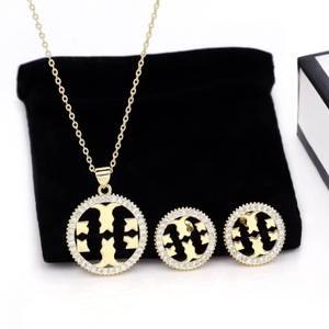 Vente en gros d'usine, <span class=keywords><strong>bijoux</strong></span> de mariage de luxe pour femmes, ensembles de colliers et de boucles d'oreilles, <span class=keywords><strong>acier</strong></span> <span class=keywords><strong>inoxydable</strong></span> plaqué or 18 carats - Product Image 3