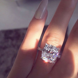 Anello con Zircone Quadrato a Quattro Punte, Gioiello Elegante da Donna con Grande Pietra, Anello di Fidanzamento alla Moda per Uso Quotidiano - Product Image 4