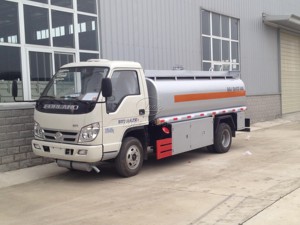 รถบรรทุกคุณภาพสูงพิเศษ ถังน้ำมัน 2500L-8500L รถขนส่งน้ำมันเบนซินพิเศษสำหรับเหมืองน้ำมัน - Product Image 4