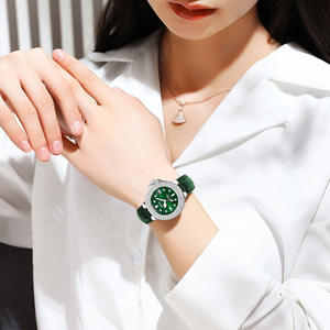 <span class=keywords><strong>Orologio</strong></span> da <span class=keywords><strong>donna</strong></span> con accento di diamanti verdi, quadrante con calendario al quarzo con cinturino in pelle, abbigliamento quotidiano alla moda e regalo per lei - Product Image 2