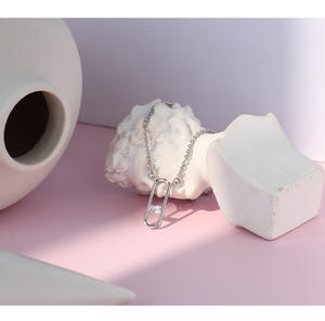 สร้อยคอทรงเรขาคณิตที่เรียบง่ายสำหรับผู้หญิง14K จี้เซอร์โคเนียทรงสี่เหลี่ยมชุบทองฝังหมุดสำหรับวันครบรอบ - Product Image 3